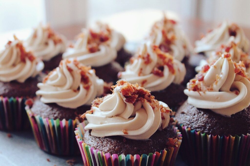 cupcakes, dessert, frosting